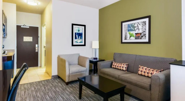 Люкс Holiday Inn Express Hotel & Suites Dallas West by IHG