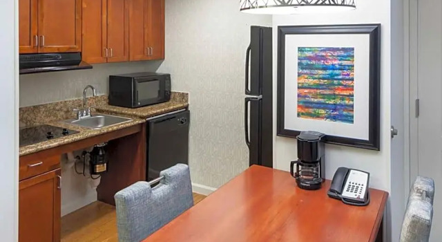 Четырёхместный номер Standard с 2 комнатами Homewood Suites by Hilton Denton