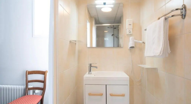 Трёхместный номер Standard Logis Hotel La Chope
