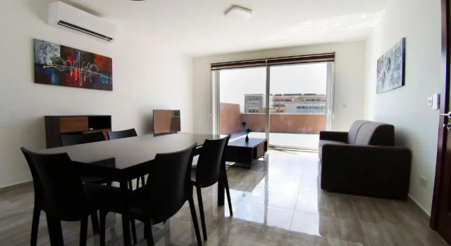 F12-1 Room 2 single beds shared bathroom in shared Flat