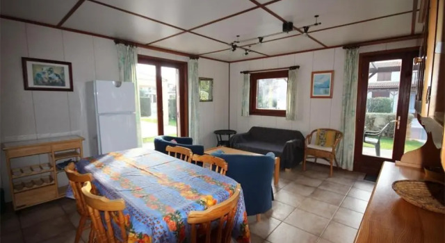 Domaine de vacances à 600m de la plage, villa climatisée 3 chambres 7 couchages WIFI animations piscines en suppléments LRTAMJ36, Book Villa Portiragnes Canal du Midi