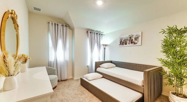 12 Mi to Dtwn Mckinney: Modern Gem w/ Patio & Yard, Prenota Appartamento Anna Stati Uniti