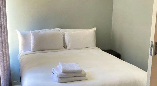 Three Bedroom Pool Villa, Boek Villa Sandton 
