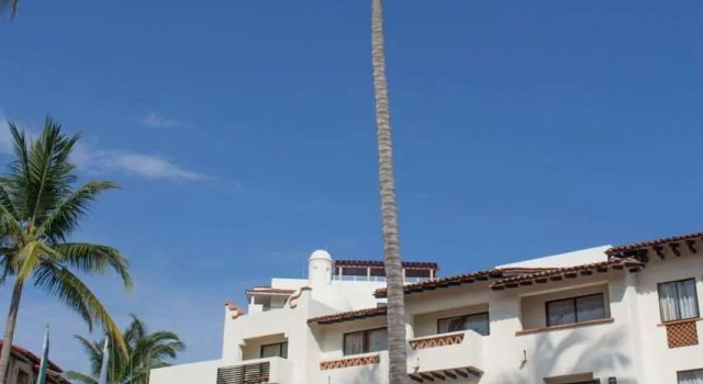 Кровать в общем номере с видом на море Plaza Pelicanos Grand Beach Resort All Inclusive