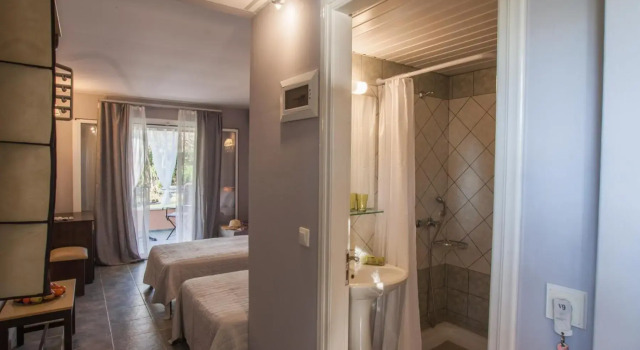 Tellis Holiday Rooms, Забронировать Отель «постель и завтрак» Отели периферии Ионических островов с парковкой, Парковка