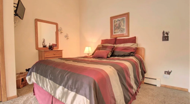 Dd402e Buffalo Village Studio 1 Bedroom Condo by RedAwning