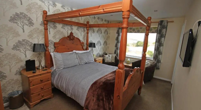 Standaard Tweepersoonskamer Pine Lodge Guest House