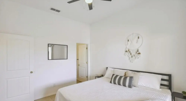 Апартаменты 1 Mi to Lake: Airy Home w/ Patio in Lake Havasu!