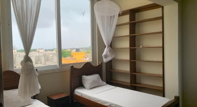 4 Bed Flat - Sleeps 8 - Pets - Pool - Parking