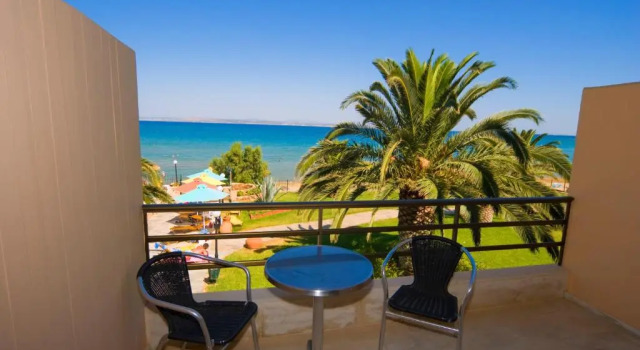 Трёхместный номер Standard с видом на море Golden Sand Hotel