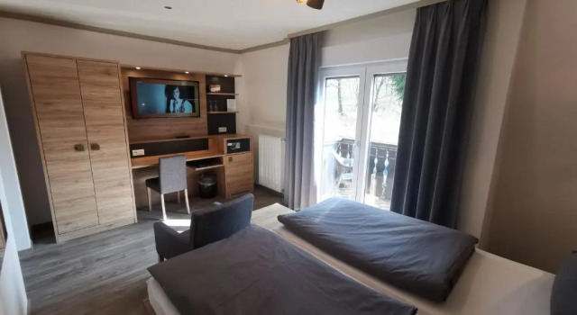 Двухместный номер Standard с балконом Hotel Grüner Baum mit Restaurant & Wellness