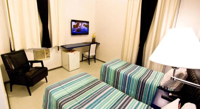 Четырёхместный номер Standard Hotel Normandie - by Easy Hotéis