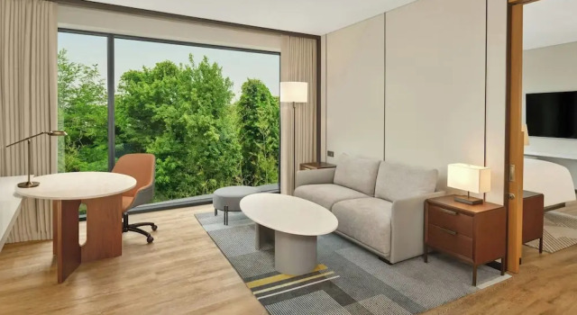 Люкс Deluxe Courtyard by Marriott Pyeongtaek