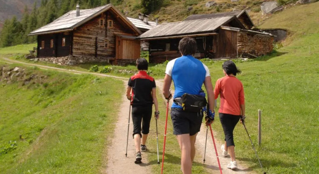 Ferienhaus Frühlingsheim, Prenota Hotel Hotel a Tirolo con parcheggio, Parcheggio