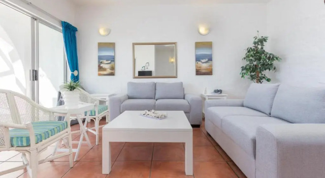 Santorini Thira 40 (FAMILY ONLY), Забронировать Апартаменты/квартира Отели Умхлали с бассейном, Бассейн