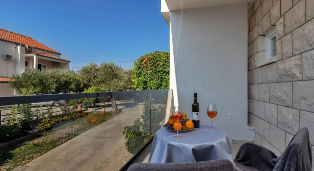 Студия Apartments Čobrnić