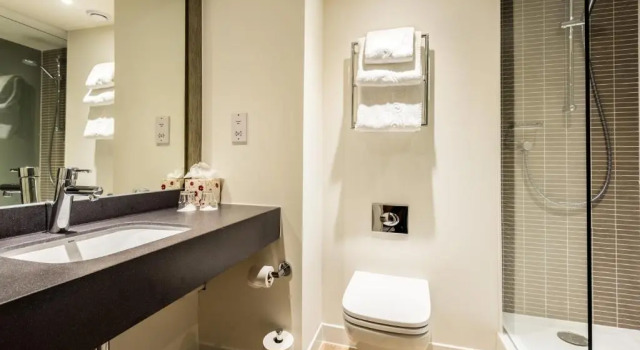 Четырёхместный номер Standard Holiday Inn Stoke on Trent M6 Jct15 by IHG