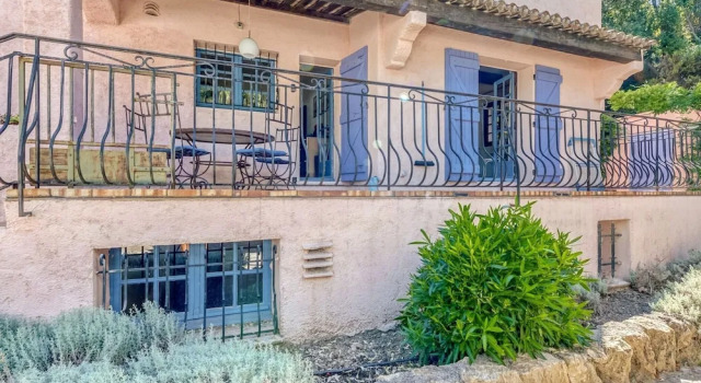 Villa With Guest Accommodation and Heated Pool in Sainte Maxime, Забронировать Гостевой дом Отели Сент-Максима с бассейном, Бассейн