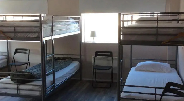 Кровать в общем номере Við Hafið Oceanfront Guesthouse