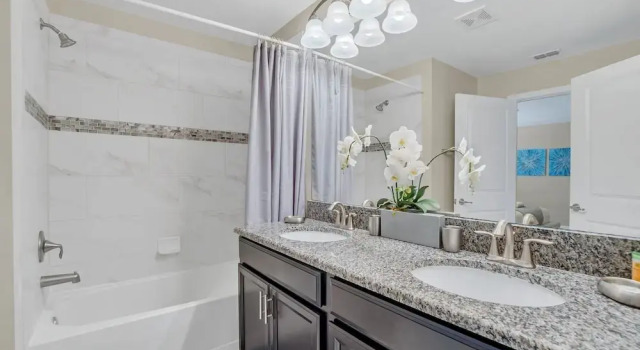 Номер Standard Spacious and Luxurious Home With Splash Pool, Close to Disney #4st804
