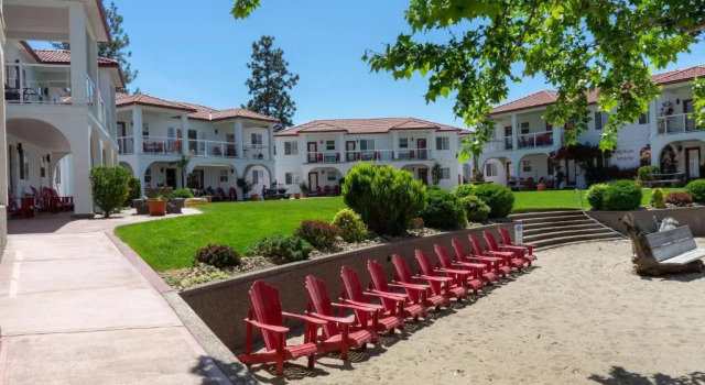 Люкс с 2 комнатами с видом на озеро Sandy Beach Suites