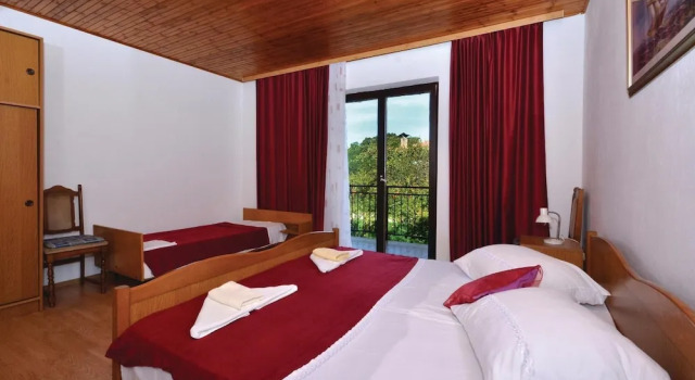 Stunning Home in Jelsa With Wifi and 2 Bedrooms, Prenota Hotel Jelsa 