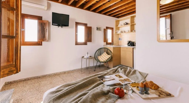 Arte Lindos Suites