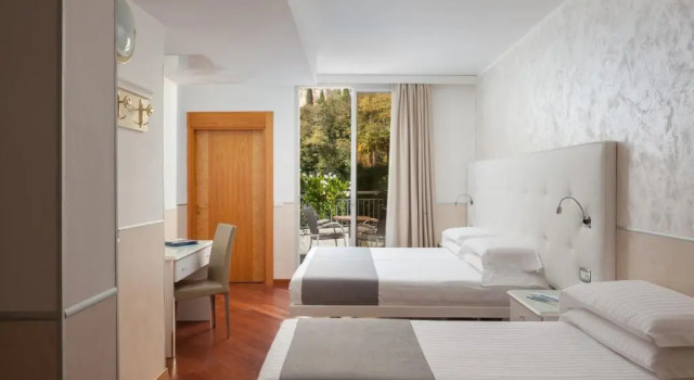 Трёхместный номер Standard с балконом Hotel Continental - Tonelli Hotels