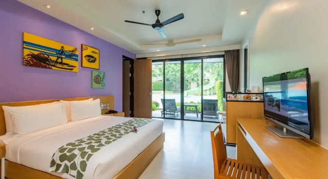 Люкс Family с 2 комнатами с видом на бассейн Отель Holiday Ao Nang Beach Resort Krabi