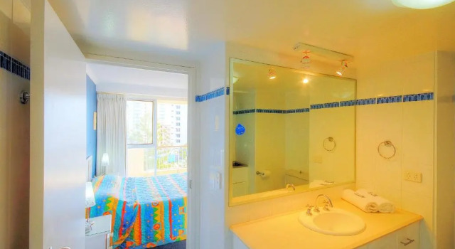 Апартаменты Surfers Beachside Holiday Apartments