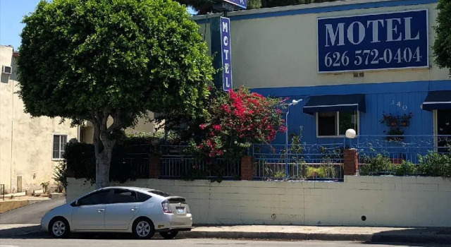 Кровать в общем номере King Lodge Motel