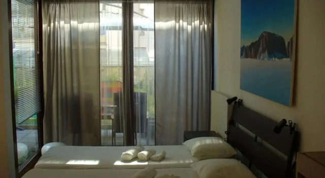 Garden apartment with garage in central Prague, Rezervovat Apartmán Hotely v Praha s parkováním, poblíž National Memorial on the Vítkov Hill, Parkování