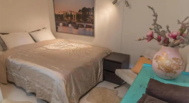 Houseboat Ark van Amstel