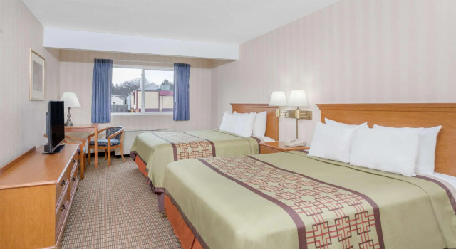 Четырёхместный номер Standard Days Inn by Wyndham Albany SUNY