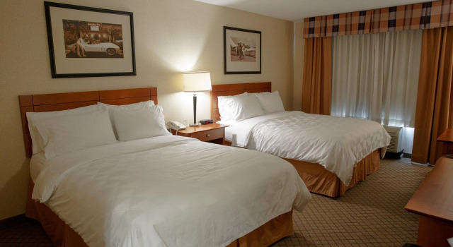 Четырёхместный номер Standard Holiday Inn Battle Creek by IHG