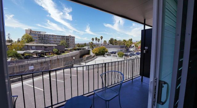 Четырёхместный номер Standard с балконом SeaSide Inn & Suites