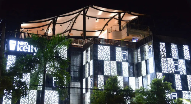 Ned Kelly Hotel & Irish Pub, Rezervați Hotel Mandalay Myanmar, aproape de Mandalay Palace