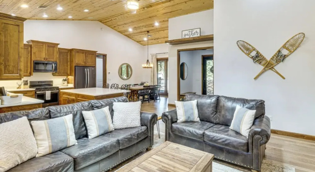 Коттедж Porch, Fire Pit: 'pine View Retreat' in Lakeside!