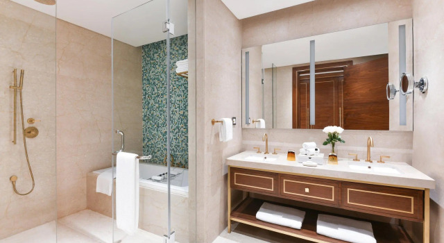 Двухместный люкс Signature c 1 комнатой с балконом и с видом на бассейн Al Messila, A Luxury Collection Resort & Spa, Doha
