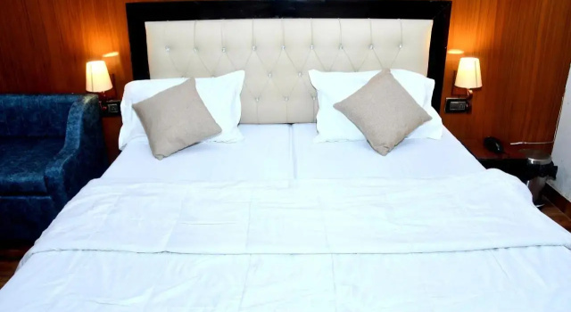 Hotel Rajat Residency Bijnor, Забронировать Отель Биджнор штат Уттар-Прадеш
