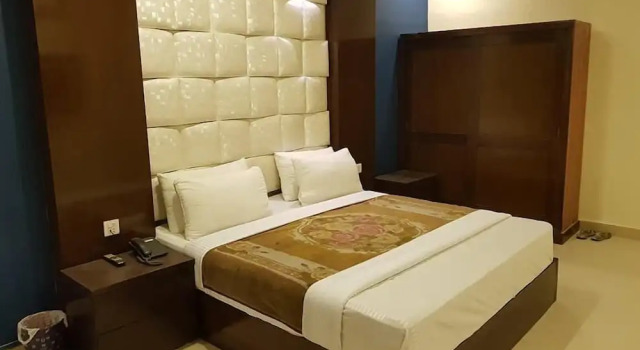 Двухместный номер Deluxe Gulberg Tower Hotel