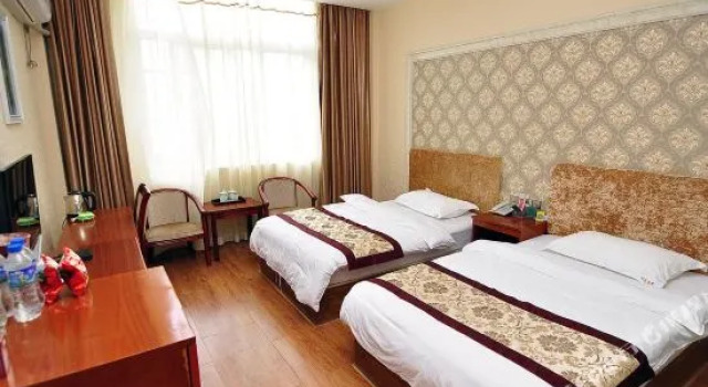 Minghao Hotel, Buchen Sie Hotel Luoping Yunnan