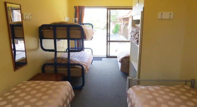 Кровать в общем номере Hanmer Backpackers