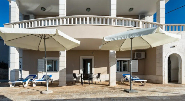 Villa Miljak, Book Villa Villaer i Strožanac, Villa