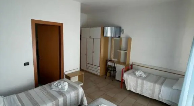 Трёхместный номер Standard с балконом Hotel Marilonda