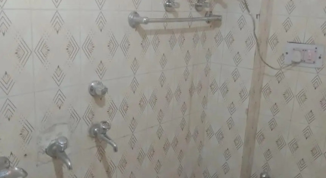 OYO 82235 Satuti Guest House, Забронировать Гостевой дом Отели Джамму и Кашмира с парковкой, Парковка