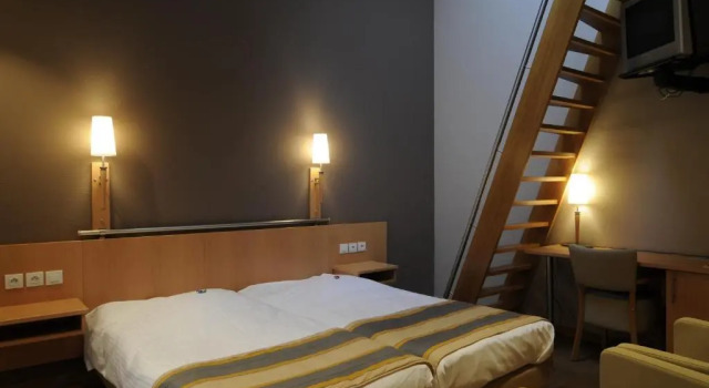 Четырёхместный номер Deluxe Мансарда Hotel Du Commerce