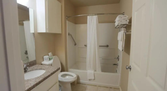 Четырёхместный люкс Standard Victoria Palms Inn and Suites