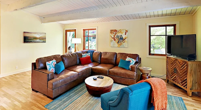 Fletcher 5551 - 3 Br home by RedAwning