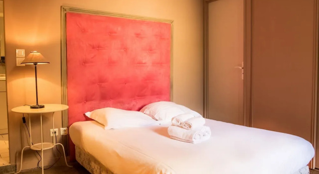 My Hotel Canourgue - Premi re Conciergerie, Забронировать Отель Монпелье Hérault, рядом с Площадь Ла-Канург